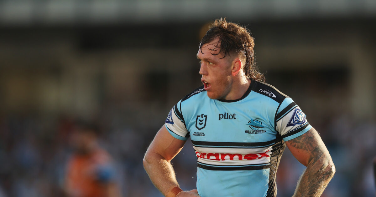 English club confirms signing of Sharks forward
