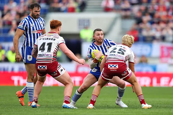 Former NRL star banned for rest of season after Super League punch