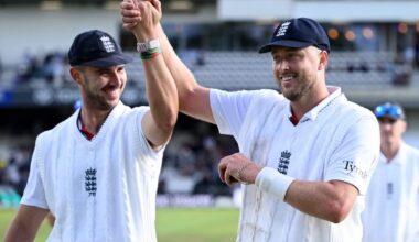 The Cricket Briefing: Robinson and Tongue rip through Pakistan as England start well under Root
