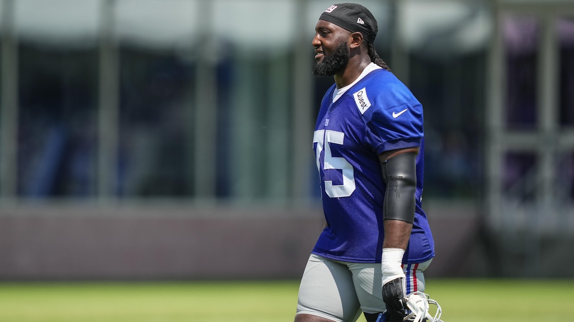 Giants Reportedly Trade OL to Chiefs Ahead of 2026 NFL Season, Full Return Revealed