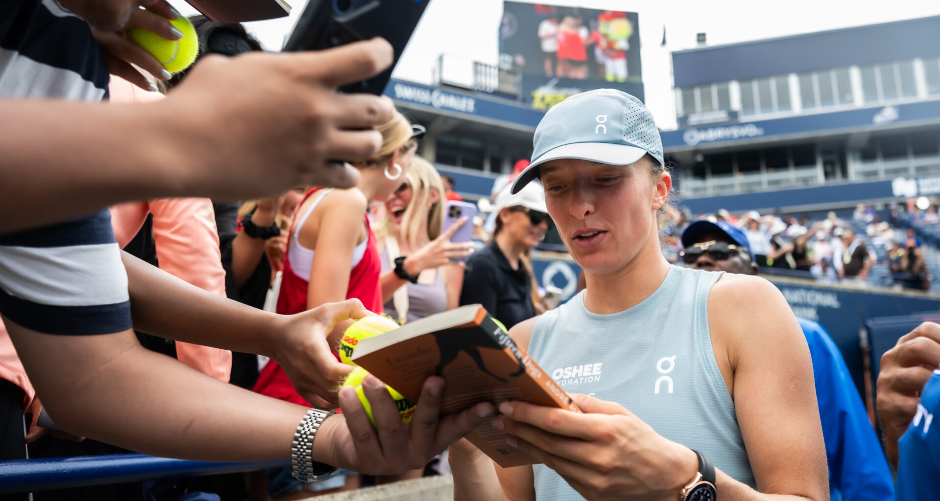 Around Toronto's grounds: Swiatek's newest book, Kostyuk's super strength & McCoco