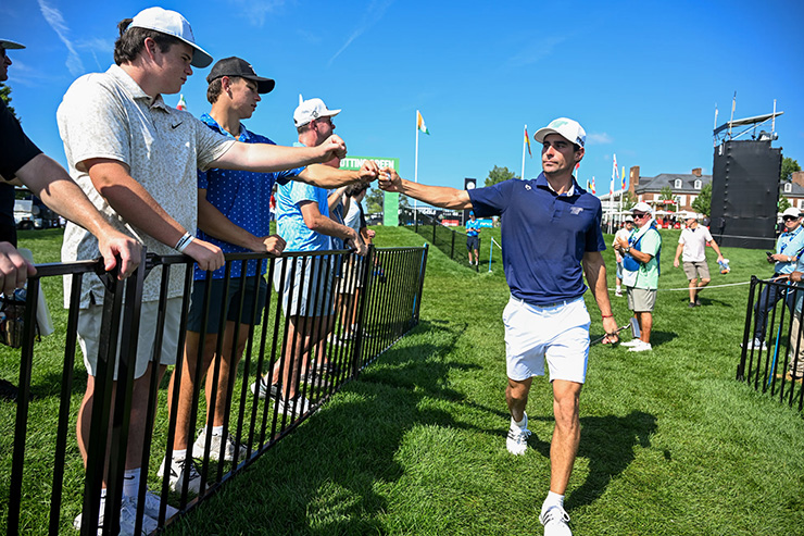 Red-hot Niemann, Torque GC maintain leads at LIV Golf New York