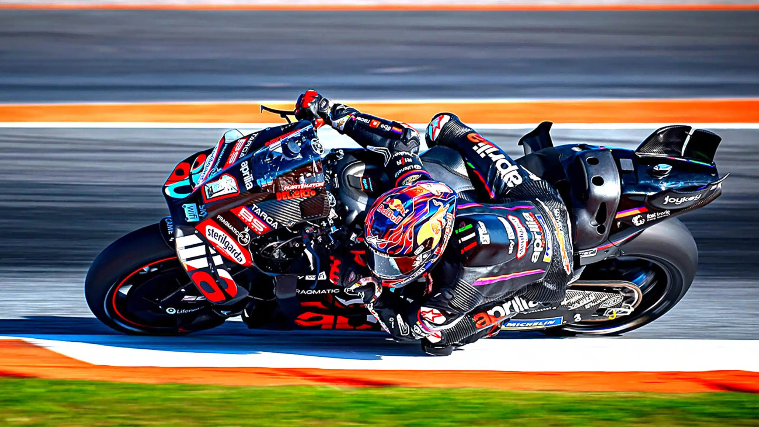 Jorge Martin cornering on Aprilia MotoGP bike