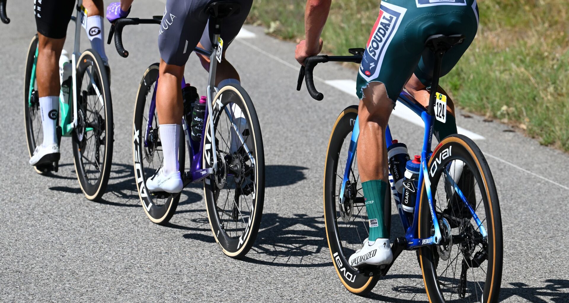 'It was cutting the blood from my legs' – Ethan Hayter takes scissors to his green skinsuit in mid-stage kit modification at Vuelta a España