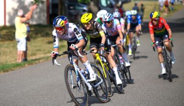 'We have to do a checkup this evening and see how it goes tomorrow' – Demi Vollering suffers early crash on challenging stage 3 of Tour de France Femmes