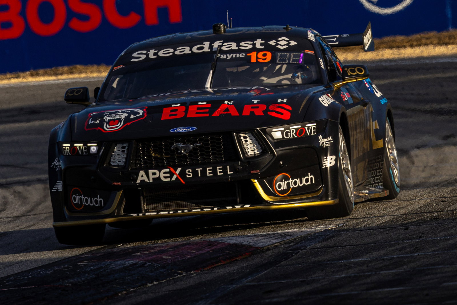 Payne survives tyre trauma to deny Feeney in Perth finale