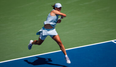 Swiatek made to fight to hold off Bejlek in Toronto second round