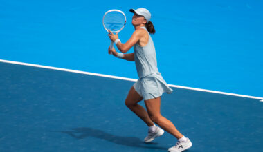From a set down, Swiatek wins 12 of last 14 games vs. Sakkari in Cincinnati