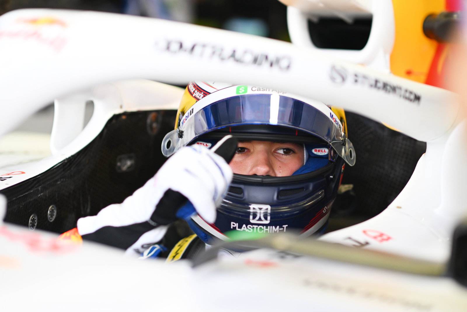 Nikola Tsolov giving a thumbs up