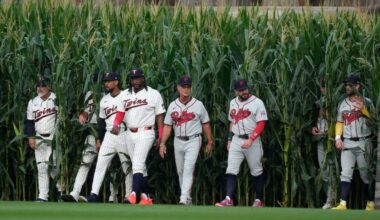 Sights and sounds from MLB's return to Field of Dreams
