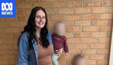 Hundreds pay tribute at vigil for Melbourne mum Brooke Stephens