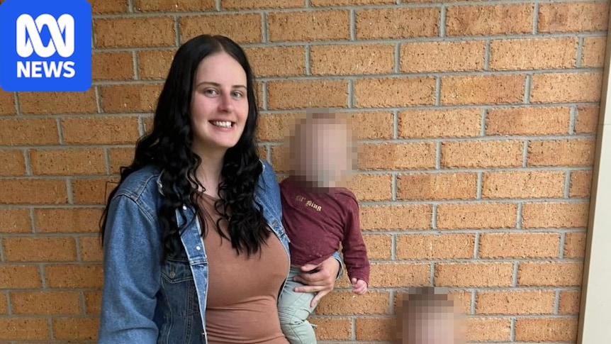 Hundreds pay tribute at vigil for Melbourne mum Brooke Stephens