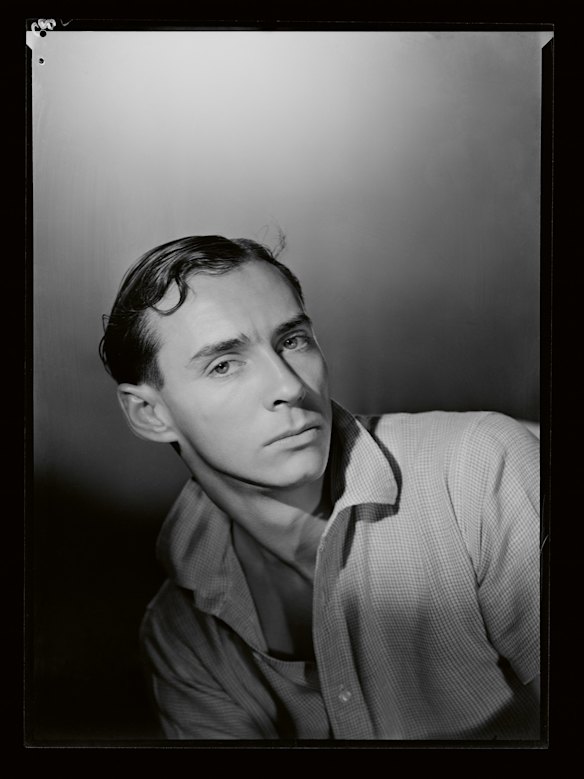 Max Dupain’s self-portrait as a young man. 