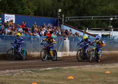 GLADIATORS EDGE OUT COMETS – British Speedway Official Website
