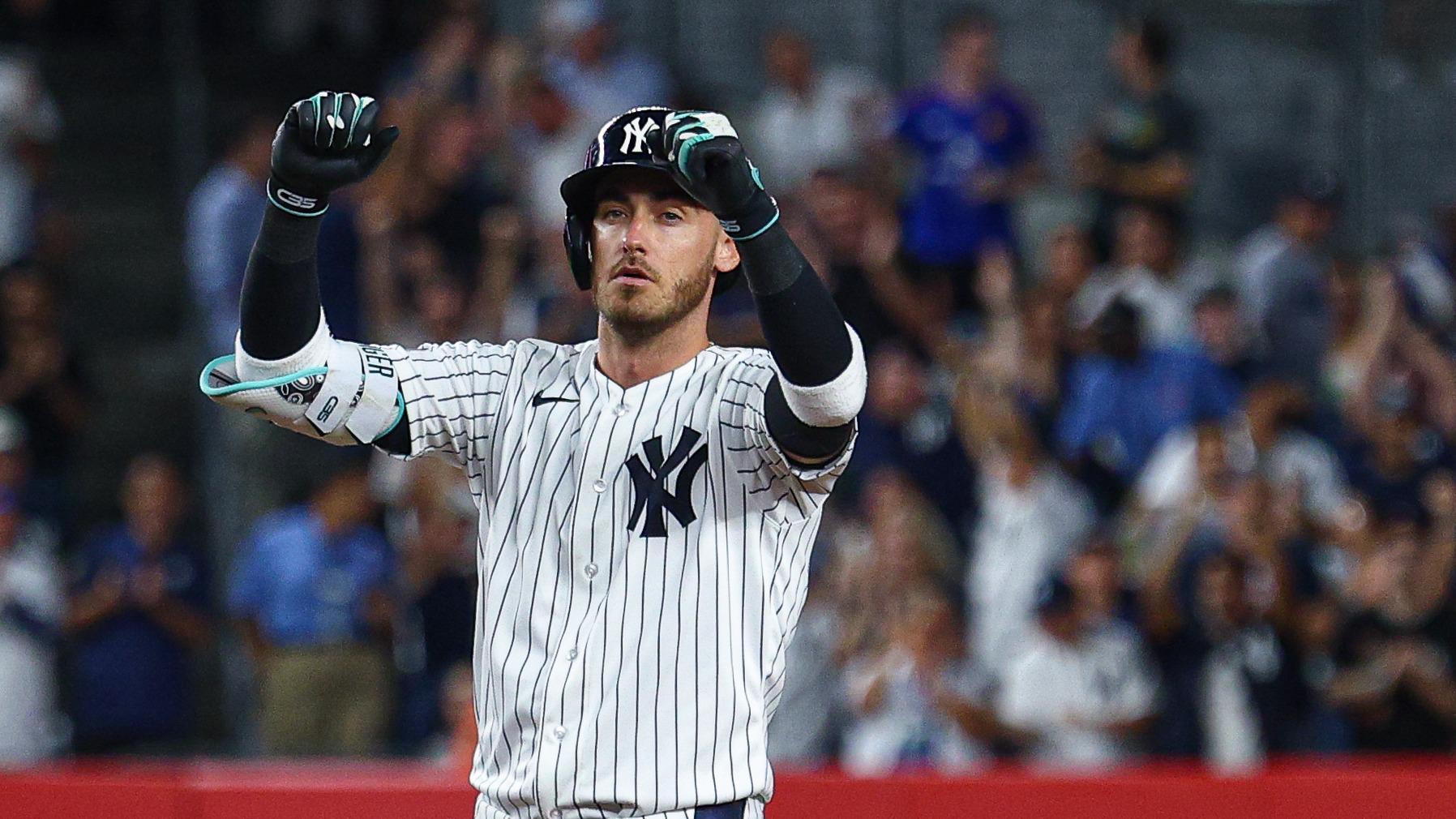 Cody Bellinger hits a tiebreaking double in the 7th inning as the Yankees beat the Astros 9-3