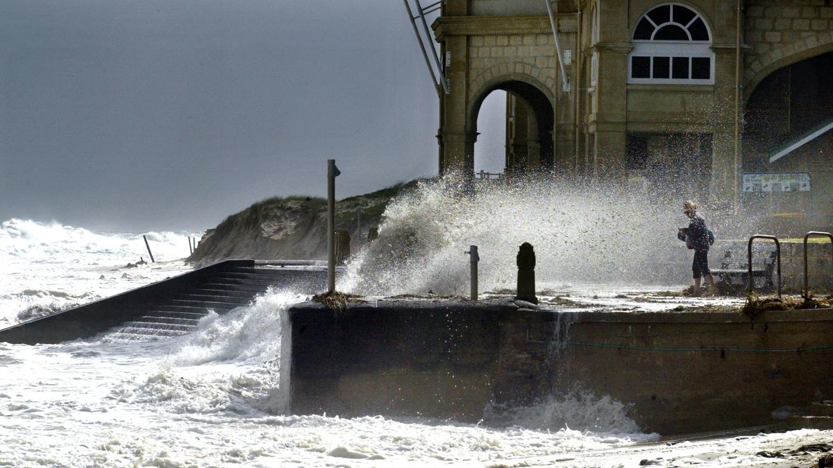Severe weather warning issued for massive stretch of WA coastline as authorities urge public to ‘act now’