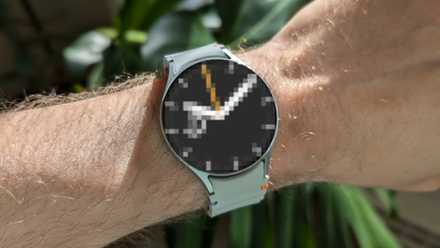 Blurred watch face on Galaxy Watch 7.