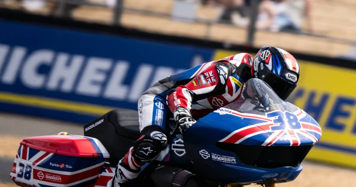Bagger, Silverstone, Race 1: Bradley Smith (35) came, saw and conquered - Harley-Davidson World Cup