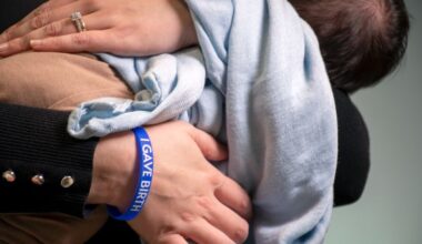 Hospitals say they found a tool to help reduce childbirth risks: wristbands