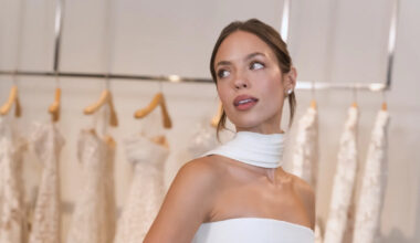 Claudia Sulewski married Finneas in Oscar de la Renta