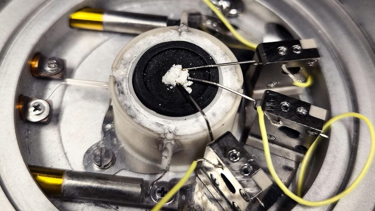 Scientists Watched Carbon Dioxide Being Pulled Out of The Air to Form Graphite : ScienceAlert