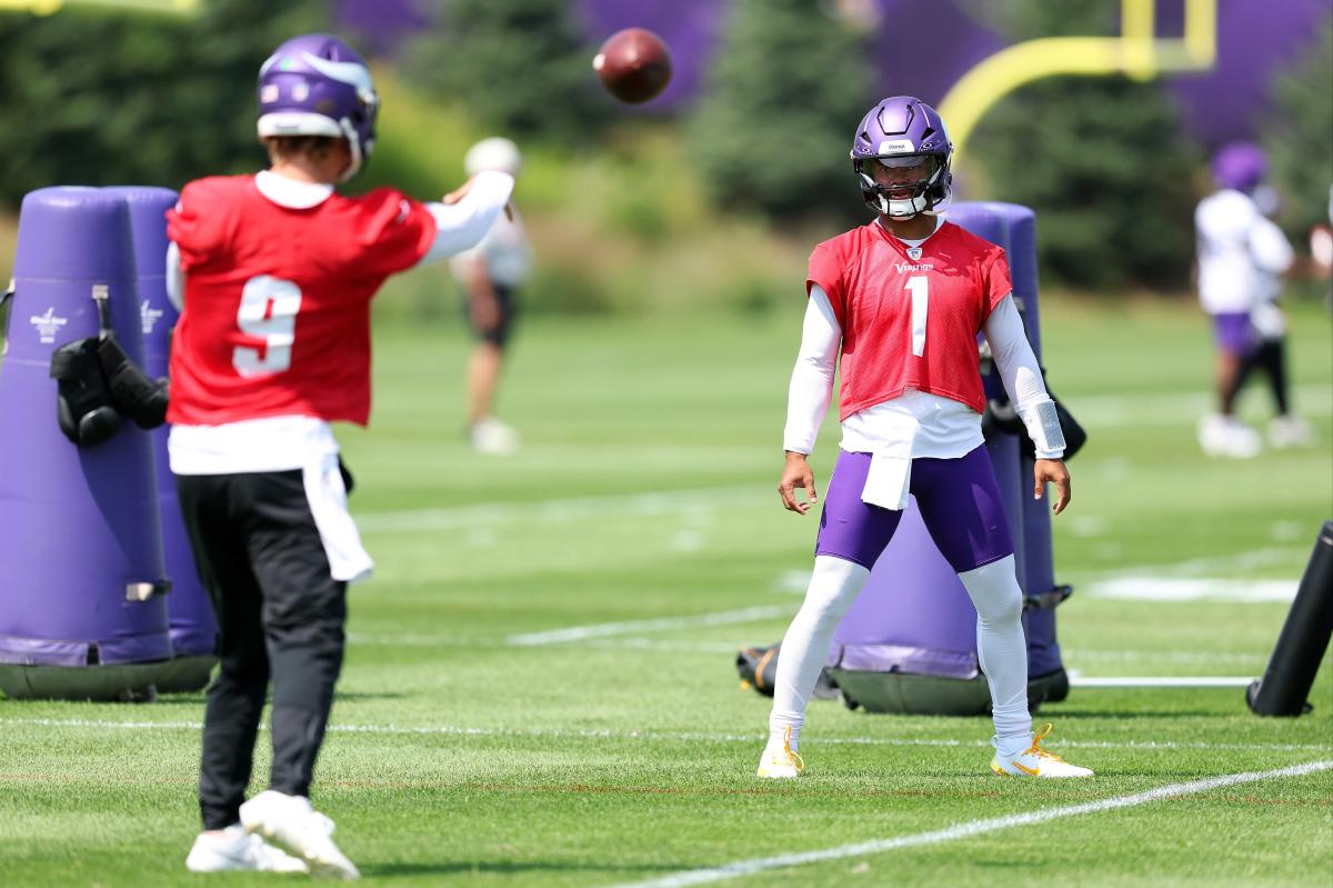 Vikings make QB decision in Kyler Murray-JJ McCarthy training camp battle