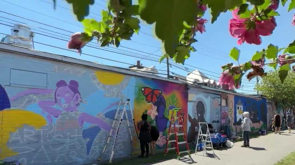 NH community gathers to paint murals in town