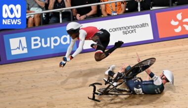 Rider stretchered off track after crash during Commonwealth Games scratch race
