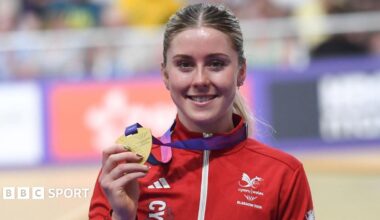 Emma Finucane with her gold medal in Glasgow