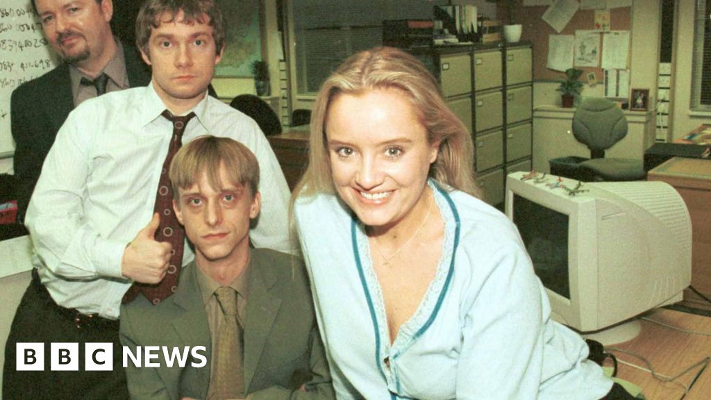 The Office star Lucy Davis says she has 'incurable' cancer - BBC