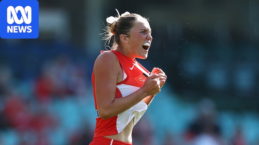 AFL live: Sydney's AFLW team wins in front of record SCG crowd as walkout threat looms over men's team