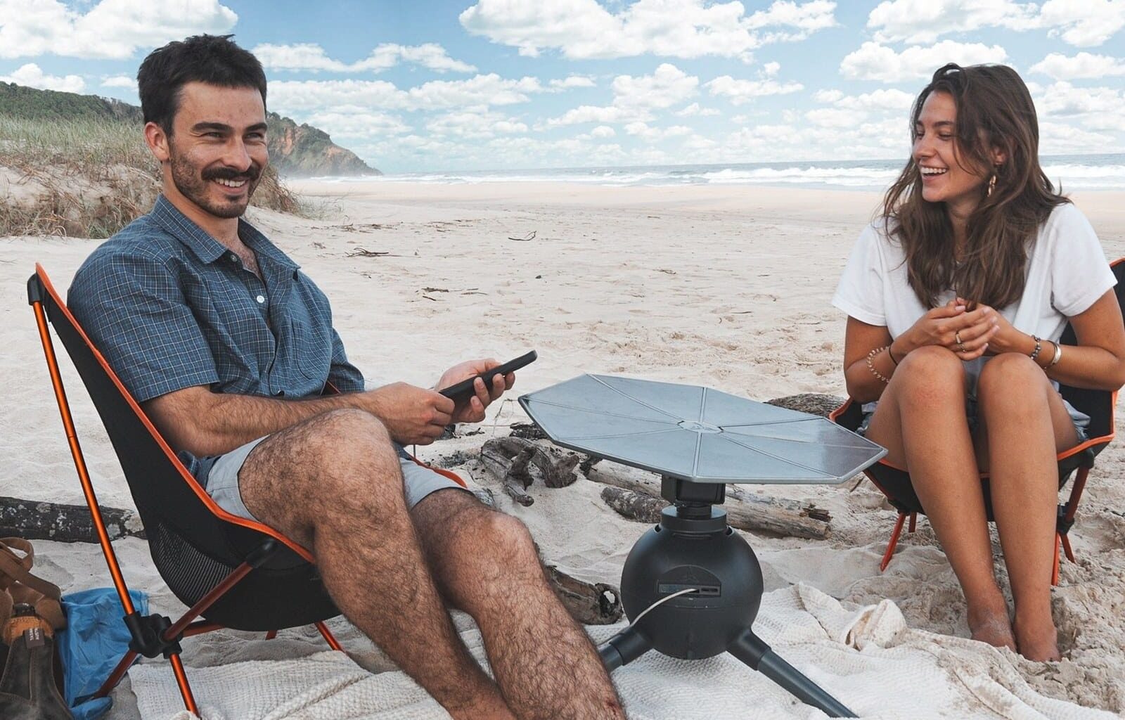 Iris T1 Portable Solar Power Bank Hits Kickstarter
