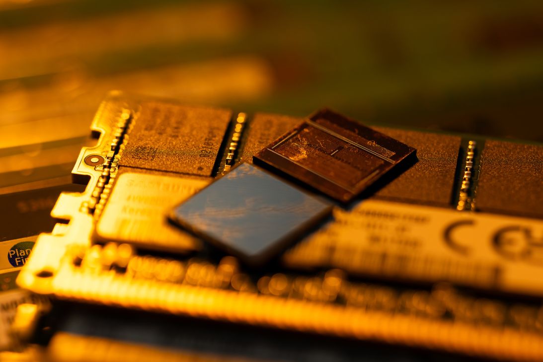 Samsung Electronics Co. 12-layer HBM3Es, top, and other DDR modules arranged in Seoul, South Korea, on Thursday, April 4, 2024.