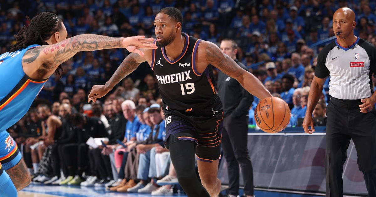 Suns waive Haywood Highsmith and open a roster spot