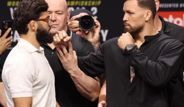 Dana White intervenes to prevent faceoff shenanigans between Arman Tsarukyan and Mauricio Ruffy