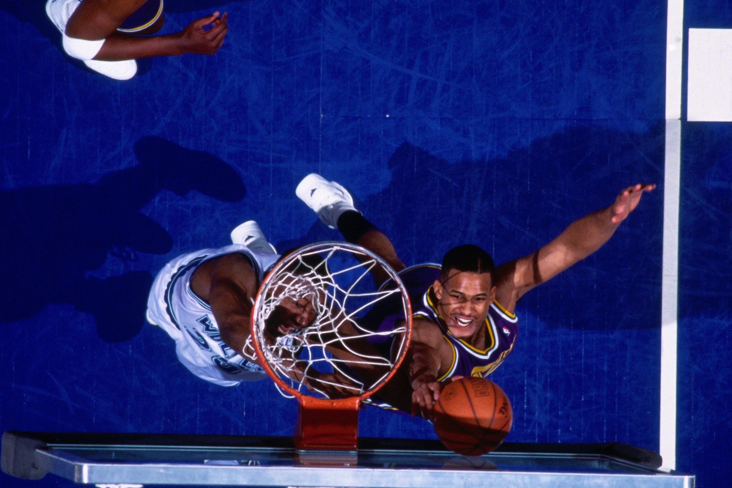 MINNEAPOLIS, MN - 1992: Stephen Howard #43 of the Utah Jazz shoots against the Minnesota Timberwolves circa 1992 at Target Center in Minneapolis, MN. NOTE TO USER: User expressly acknowledges and agrees that, by downloading and/or using this photograph, user is consenting to the terms and conditions of the Getty Images License Agreement. Mandatory Copyright Notice: Copyright 1992 NBAE (Photo by NBA Photos/NBAE via Getty Images)