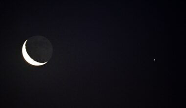 Don't miss the crescent moon shine close to the red light of mars before dawn on Aug. 9