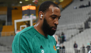 Derrick Williams returns to play in Greece