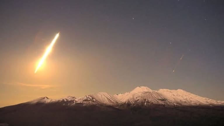 Image of Fireball over Tongario. Source: GeoNet via Fireballs Aotearoa