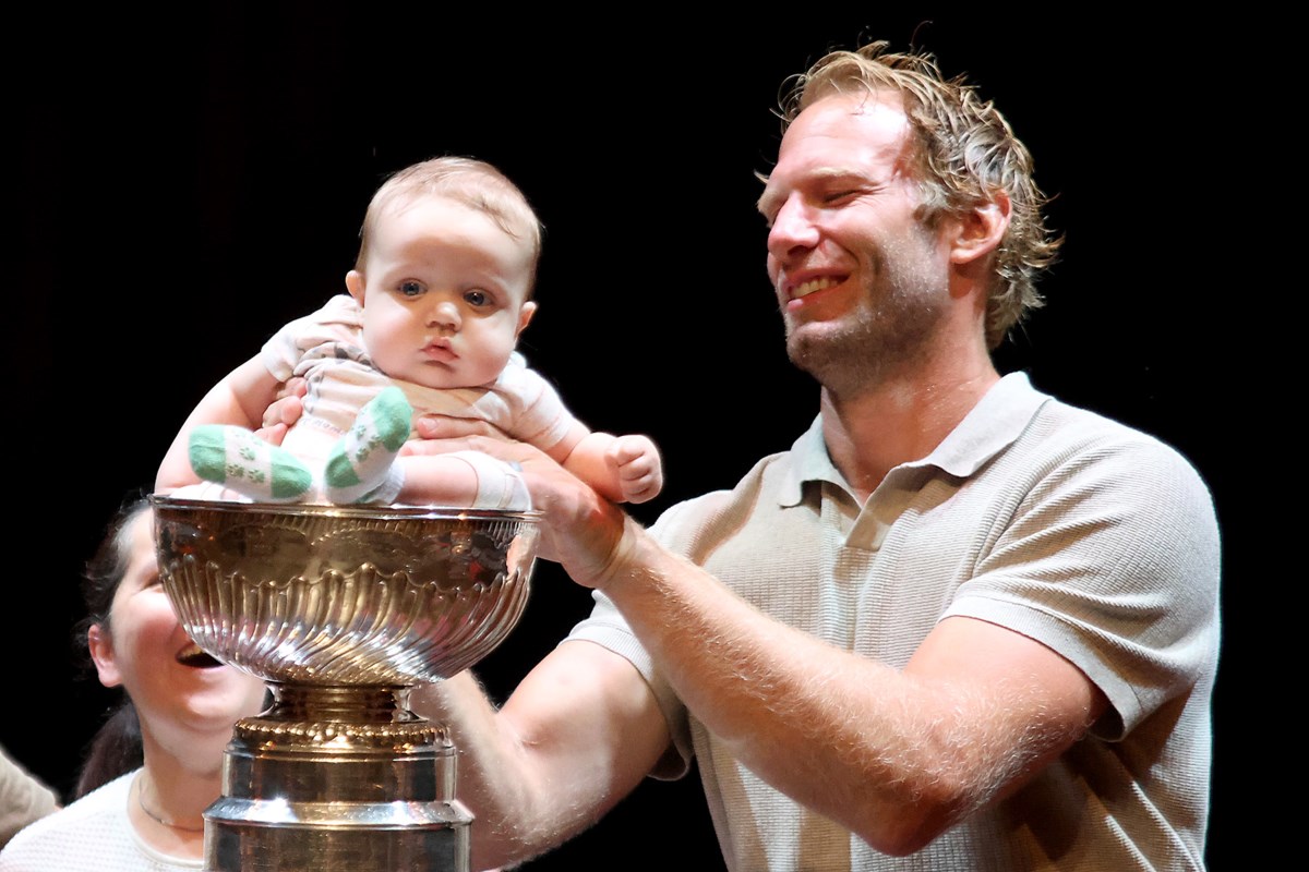 Staal brings Stanley Cup back to Thunder Bay