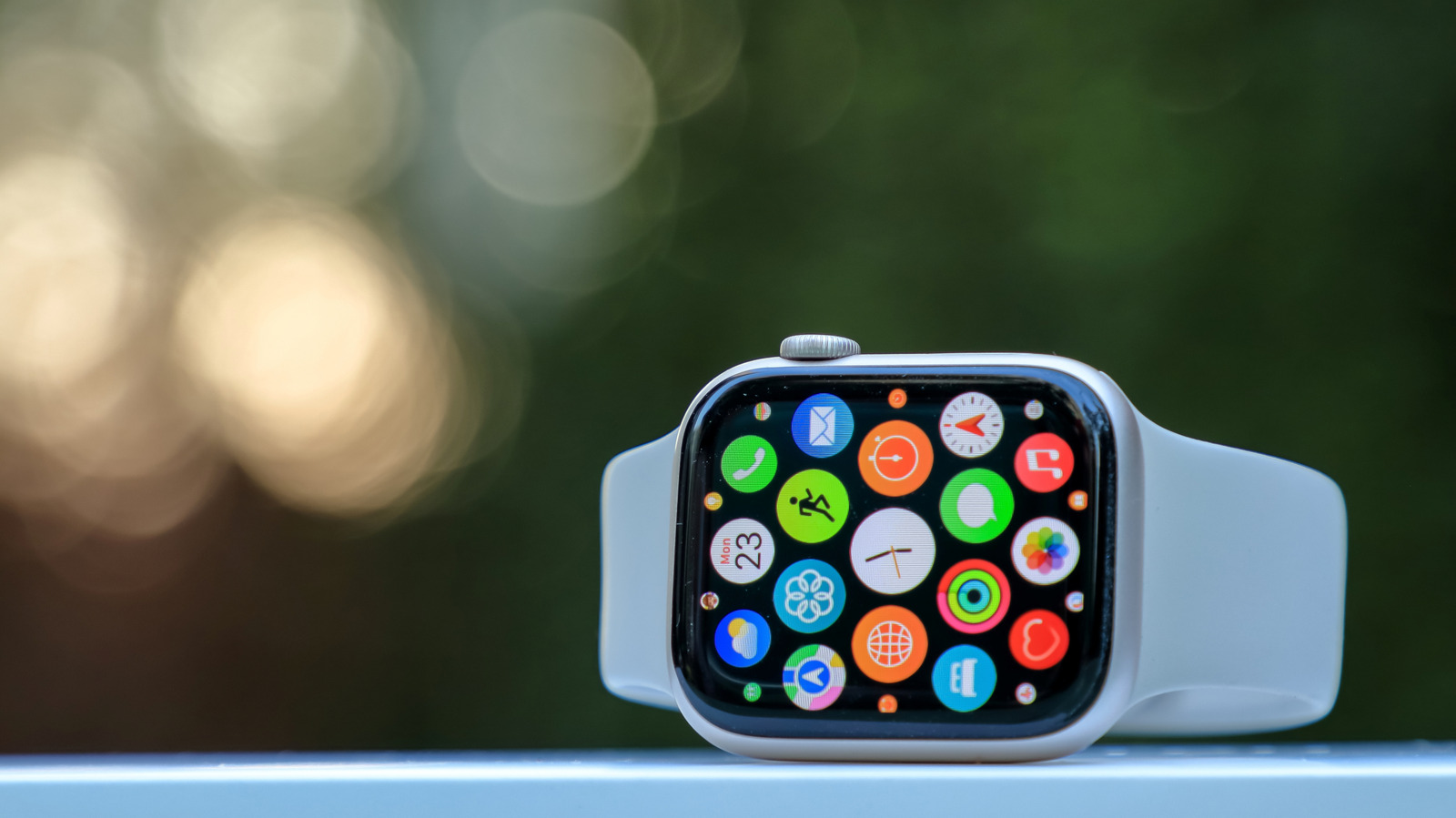 10 Apple Watch Features That Work Even Without Your iPhone Nearby