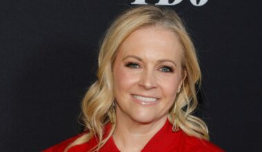 Melissa Joan Hart’s Red Carpet Photos Show Why Not to Trust Every Picture