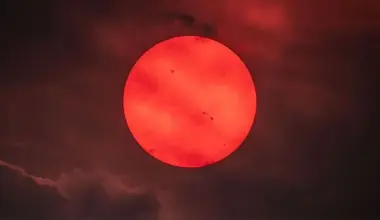 NASA documents impact of wildfires on sunlight: the sun turns red due to smoke and ashes