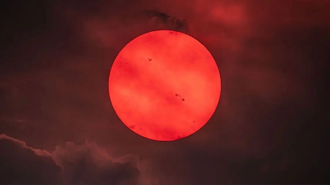 NASA documents impact of wildfires on sunlight: the sun turns red due to smoke and ashes