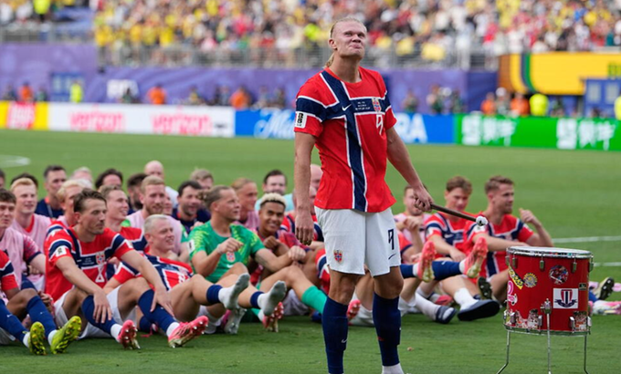 Erling Haaland celebrates with the Norway national football team in Viking style after the World Cup Round of 16 match against Brazil on July 5, 2026. Photo by AP