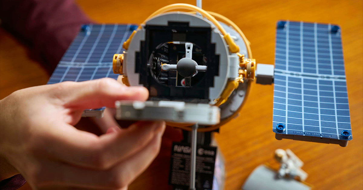 LEGO deploys Hubble Space Telescope as detailed desktop model