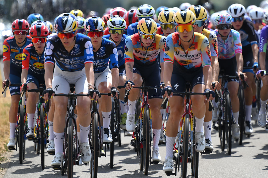 LAUSANNE, SWITZERLAND - AUGUST 01: (L-R) Amber Kraak of Netherlands and Team FDJ United - SUEZ and Lorena Wiebes of Netherlands and Team SD Worx - Protime compete during the 5th Tour de France Femmes 2026, Stage 1 a 138km stage from Lausanne to Lausanne / #UCIWWT / on August 01, 2026 in Lausanne, Switzerland. (Photo by Alex Broadway/Getty Images)