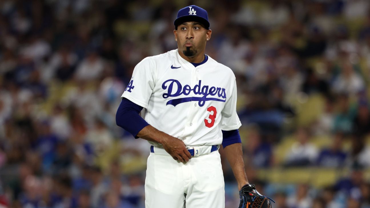 Dodgers' Edwin Diaz tinkering with arm angle while on IL
