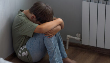 Remembering a chaotic childhood is linked to psychopathic traits, especially in men