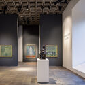 © Stefan Ruiz, Courtesy of Sotheby's Sotheby’s Global Headquarters at the Breuer / Herzog & de Meuron + PBDW Architects - Interior Photography, Lighting